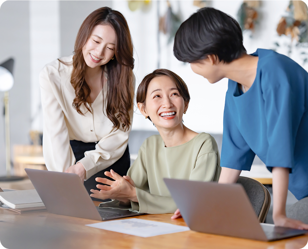 働く社員の様子